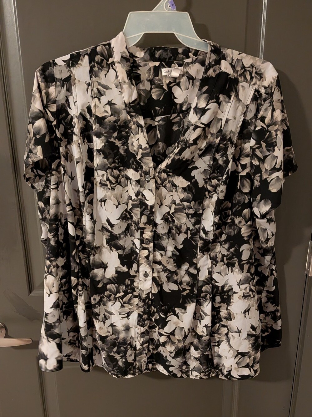 croft & barrow Black and White Floral Button-Down Top